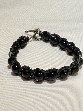 Black Beaded Women's Bracelet - Classic Elegance